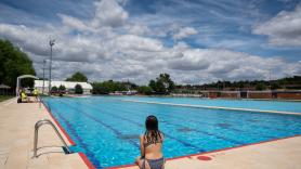Denuncian lo que está ocurriendo con la contratación de socorristas en las piscinas de Madrid