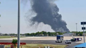 El momento en el que un avión de Air India con 242 pasajeros se estrella en el aeropuerto de Ahmedabad