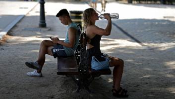 En Reino Unido ven el aviso por calor de la AEMET y alertan a sus ciudadanos que en España se pide no tomar cerveza