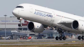 Crisis en el mundo de los aviones comerciales por escasez de baños: "Es un poco vergonzoso admitirlo"